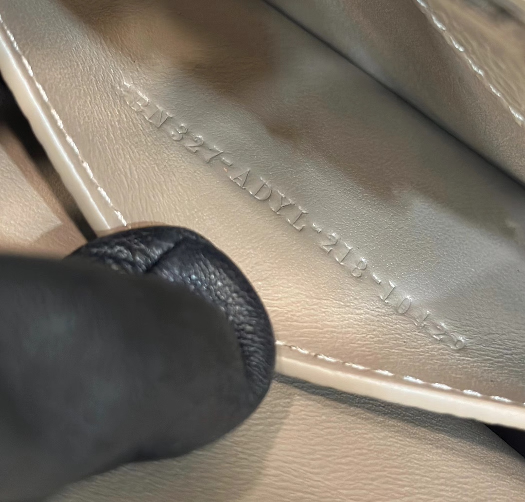 F**di peekaboo iseeu small