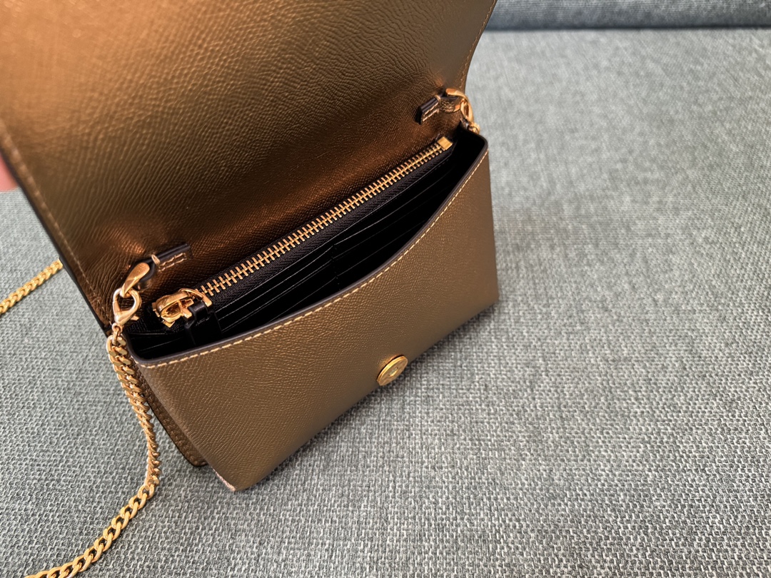 Valentino Garavani Vring WOC Chain Bag