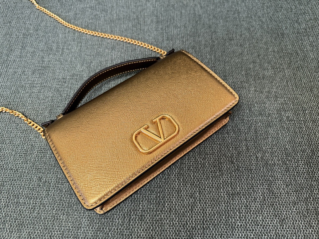 Valentino Garavani Vring WOC Chain Bag