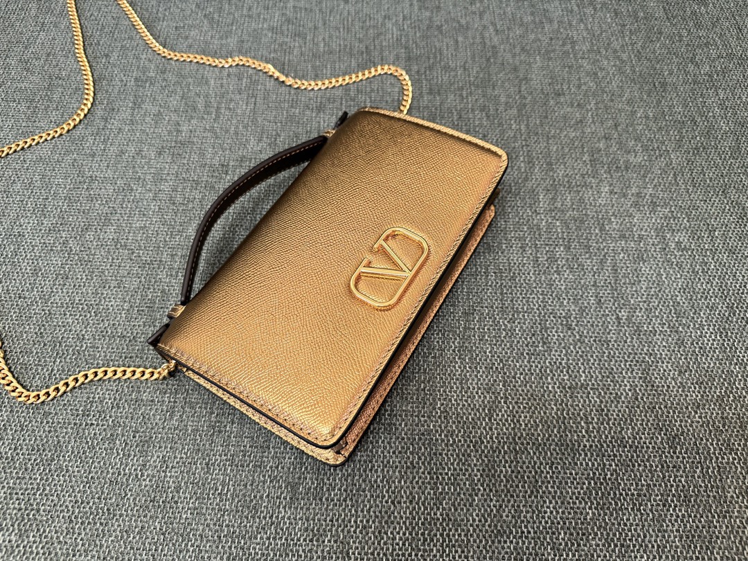 Valentino Garavani Vring WOC Chain Bag