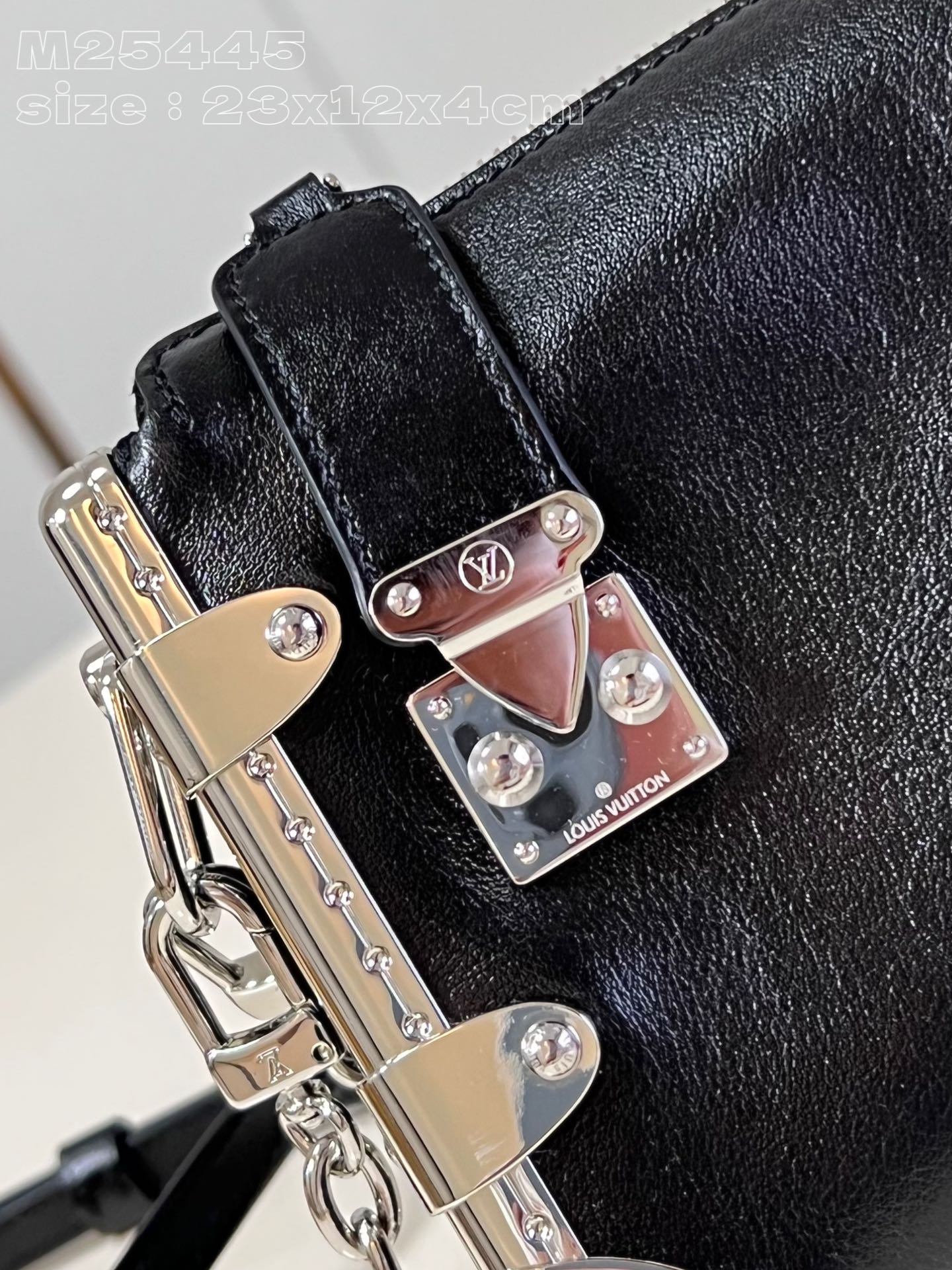 l**is V*t*n slim trunk handbag