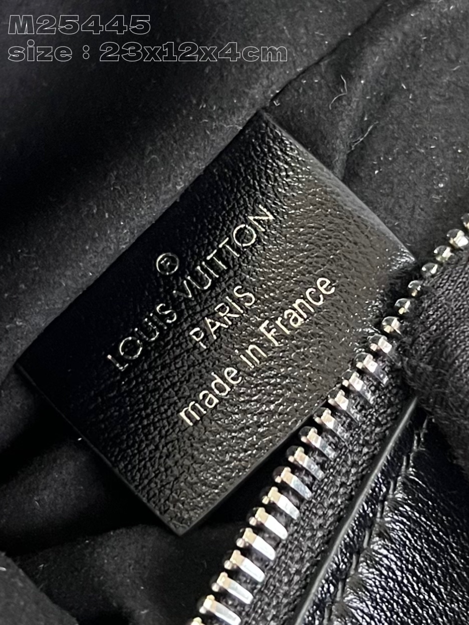 l**is V*t*n slim trunk handbag