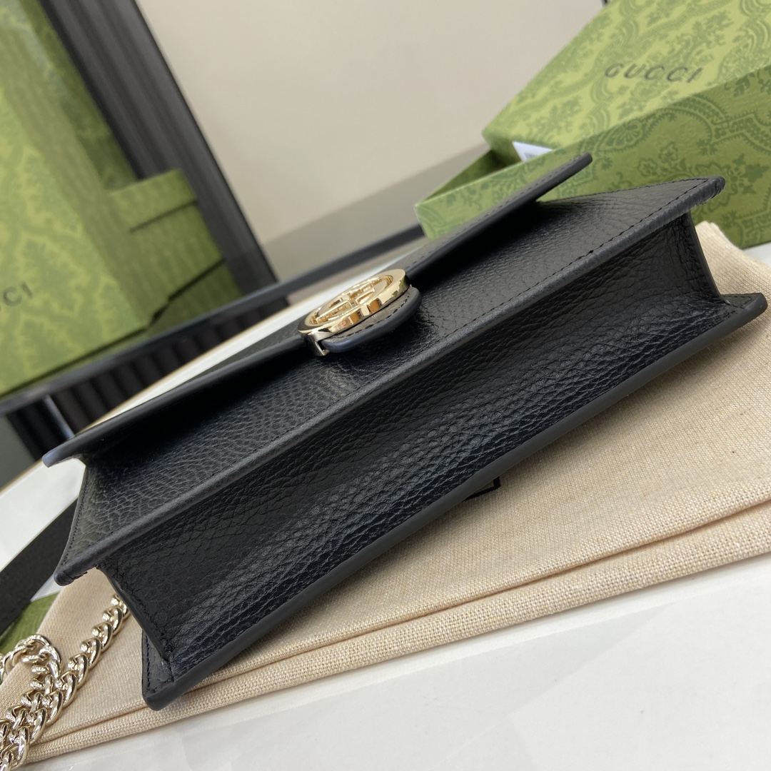 G*u*i interlocking g chain wallet