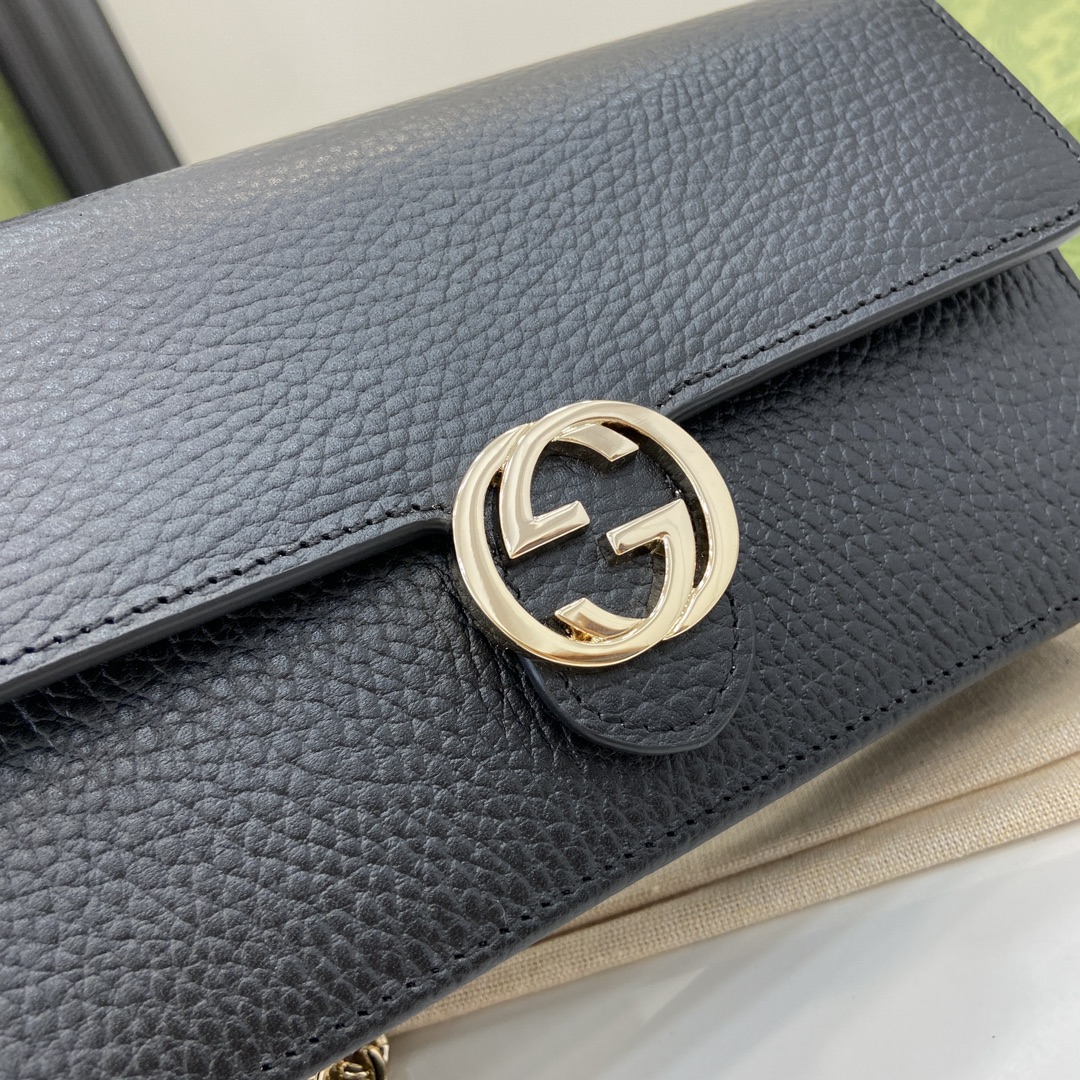 G*u*i interlocking g chain wallet