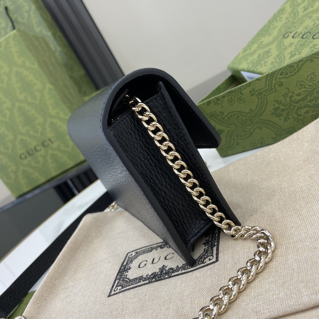 G*u*i interlocking g chain wallet