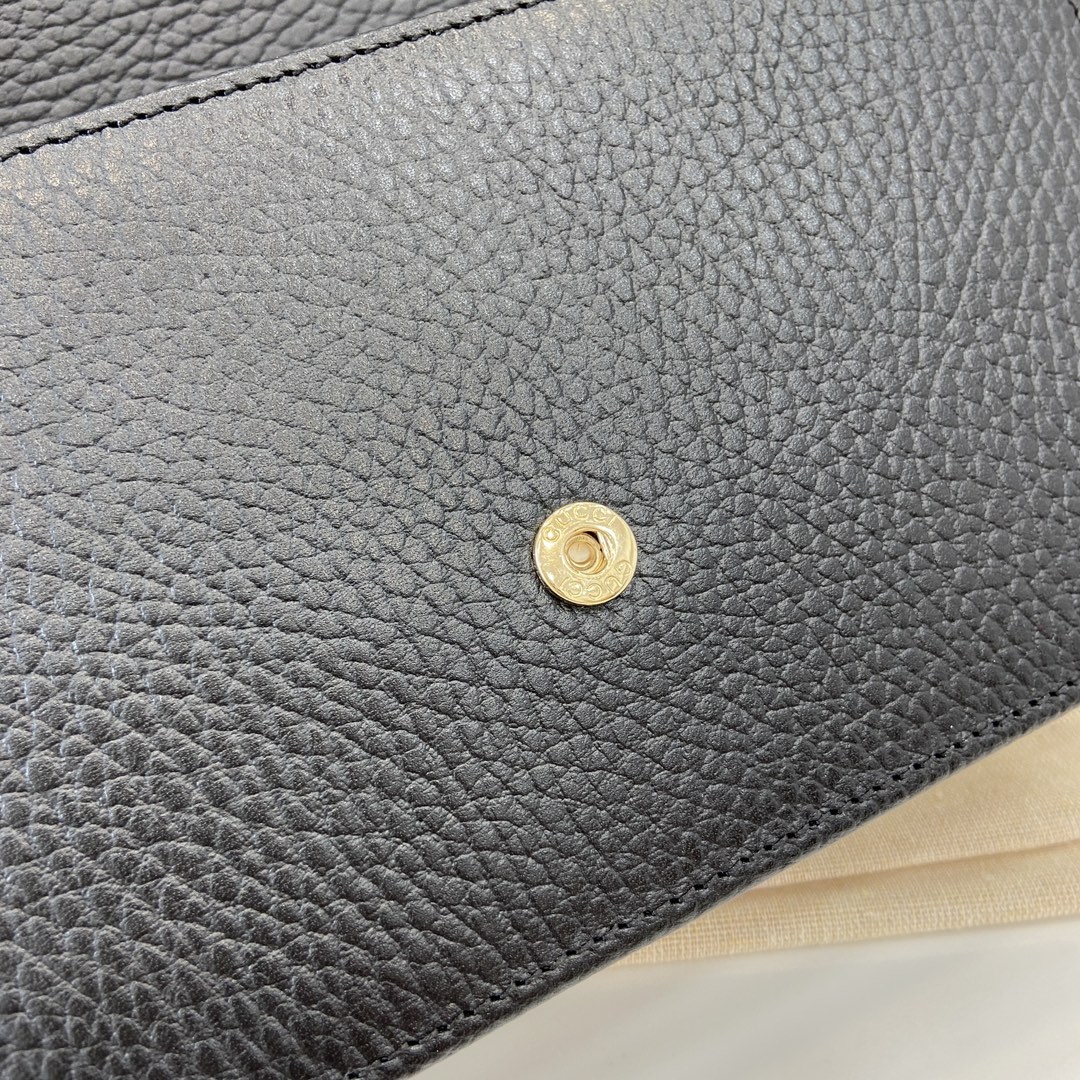 G*u*i interlocking g chain wallet