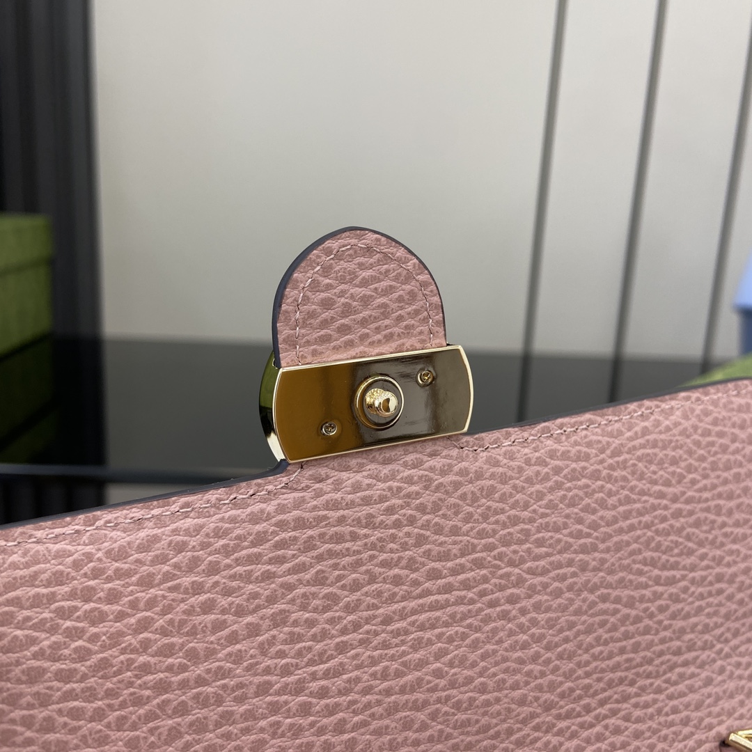 G*u*i interlocking g chain wallet