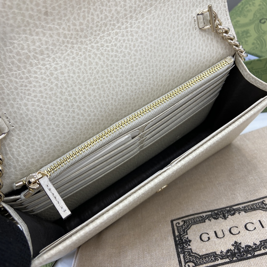 G*u*i interlocking g chain wallet