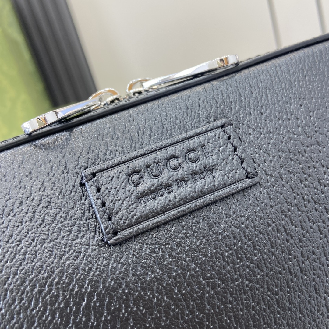 G*u*i small gg crossbody bag with tag