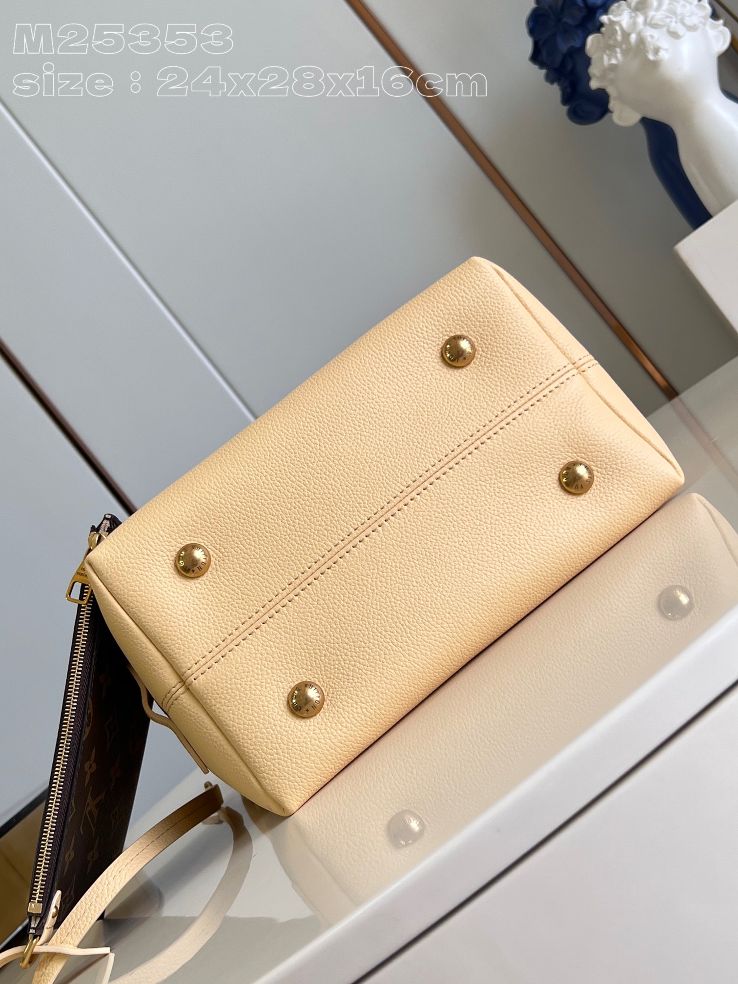 l**is V*t*n low key hobo pm