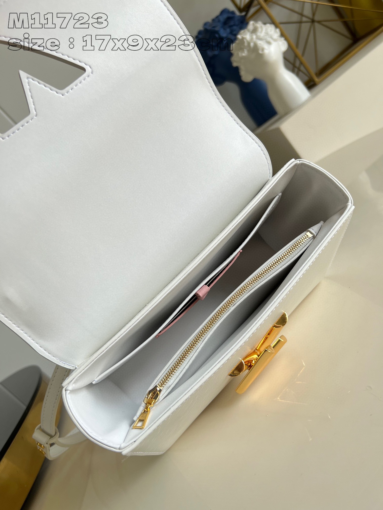 l**is V*t*n twist mm bag